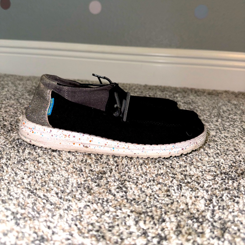 Girl Hey DUDE size 2